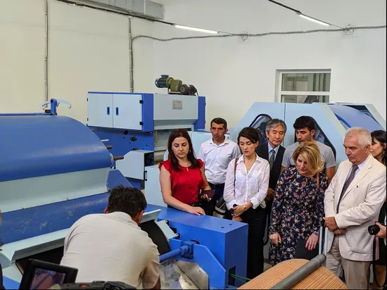 Máquina cardadora de cachemira y lana de oveja A186 de buena calidad Yuanquan